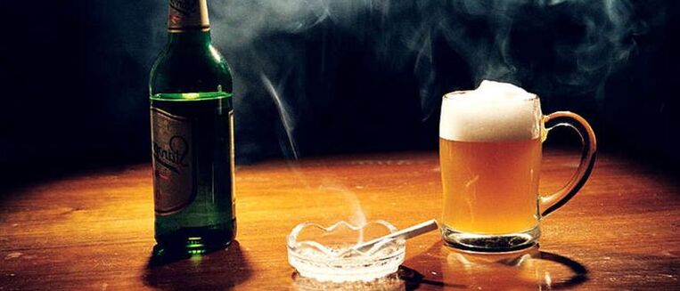 Alkoholabhängigkeit und Rauchen können zur Entwicklung von Psoriasis im Gesicht führen